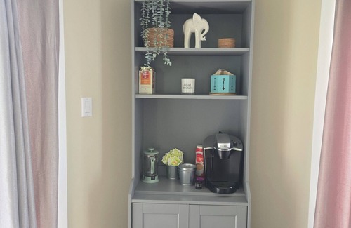 Carrying Place Cottage | Cozy Lakefront Cottage in Carrying Place