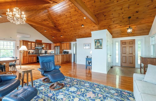 Raymond Cabin | Cozy Lakefront Cabin-Private Dock-Kayaks-Firepit