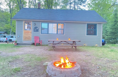 Conover House | Cozy Lakefront Cabin Retreat: 3 Bedroom Cabin on South Twin Lake, Conover, WI
