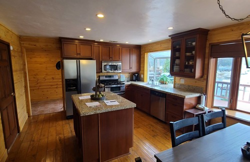 Bass Lake Cabin | Cozy Lakefront Cabin- Close to Yosemite & Pines Resort (New Winter Listing)