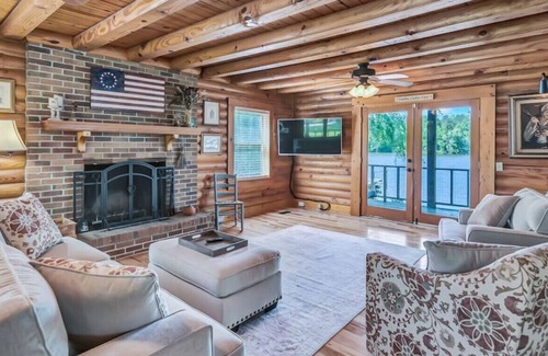 Chapin House | Cozy Lakefront Cabin w/ Gameroom + Hot Tub!