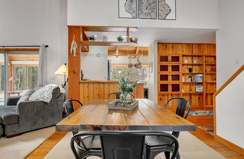 Hadley House | Cozy Lakefront Home on Great Sacandaga – Year-Round Fun