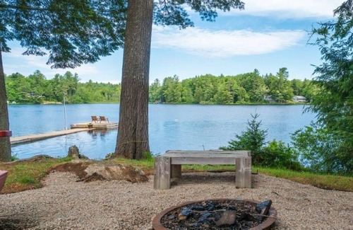 Bracebridge Cottage | Cozy lakefront private cottage in the heart of Muskoka.Pet friendly.Four season.