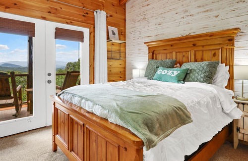Morganton Cabin | COZY LANE CABIN /Sleeps 9 /Mountain View/Hot Tub/ Game Room / Fire place/