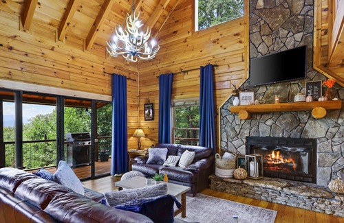 Morganton Cabin | COZY LANE CABIN /Sleeps 9 /Mountain View/Hot Tub/ Game Room / Fire place/