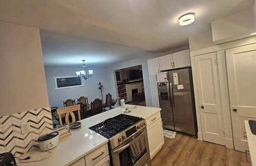 South Hills House | Cozy Lavendar Home: 2-bedroom townhome in vibrant Pittsburgh with WiFi, AC