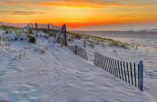 Ship Bottom Apartment | Cozy LBI 1-bedroom apartment in charming Ship Bottom only 8 houses to the beach!