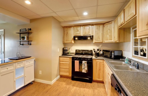 Leicester Apartment | Cozy Leicester Studio, 11 Mi to Downtown Asheville