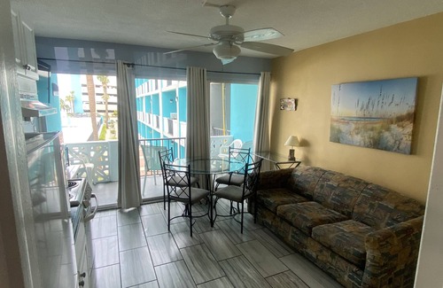 Myrtle Beach Condo | Cozy Little Condo Just A 2 Minute Walk From The Beach!