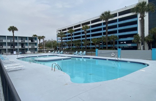 Myrtle Beach Condo | Cozy Little Condo Just A 2 Minute Walk From The Beach!