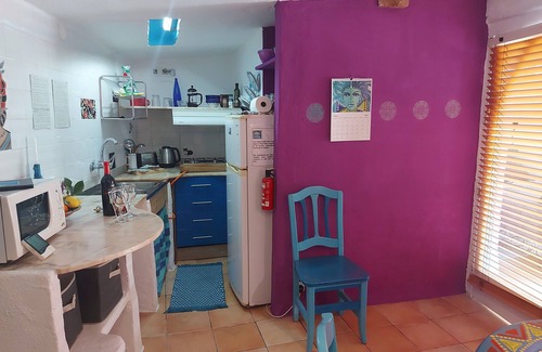 Alora House | Cozy little House with Private garden in Artestación . WIFI. PARKING