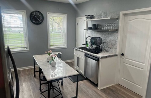 Marquette Cottage | Cozy little rear cottage.