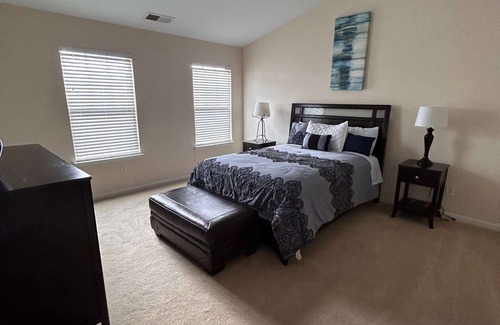 Charlotte Apartment | Cozy little Townhouse 7 minutes from Carowinds