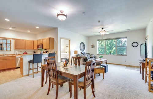 Livingston Condo | Cozy Livingston Condo w/Balcony & Mtn View!