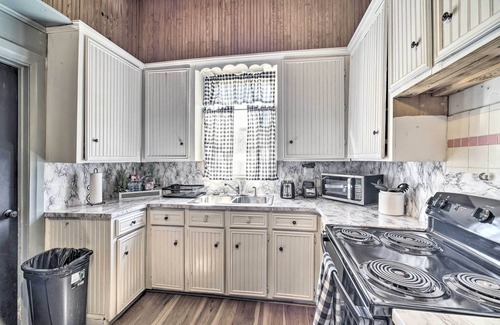 Livingston House | Cozy Livingston House w/Fenced Yard + Patio!