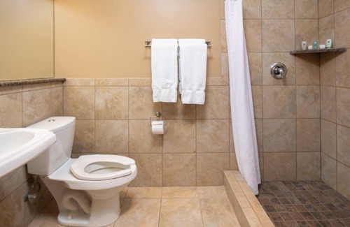 Vancouver Hotel | Cozy Lodge-Styled Room w/Comfortable Bed & Keurig Coffee Maker
