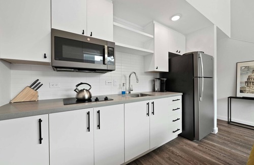 East Cesar Chavez Apartment | Cozy Loft in ATX - Queen Bed
