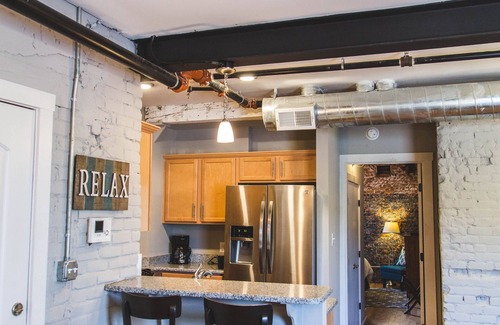 Central Business District Condo | Cozy loft in the ❤️ of DT Lynchburg!