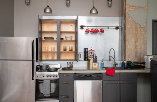 Civil Rights Historic District Apartment | Cozy Loft- Walk to UAB Hospital + Remote Workspace