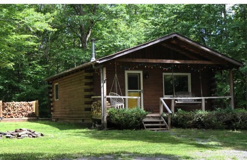 Roxbury Cabin | Cozy Log Cabin in the Catskill Mountains
