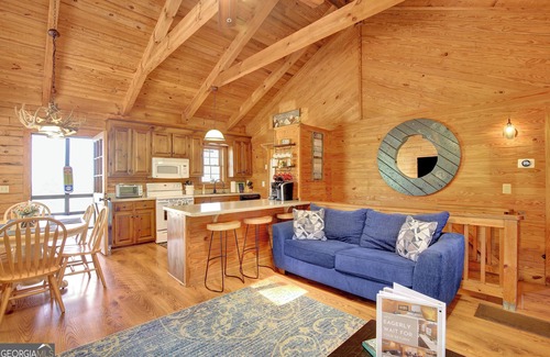 Pine Mountain Valley Cabin | Cozy Log Cabin tucked away in Warm Springs! Near Callaway and FDR