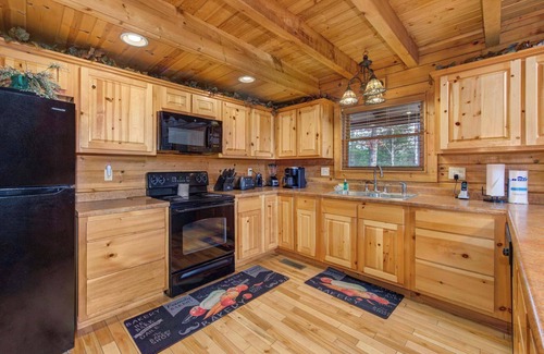 Gatlinburg - Pigeon Forge Cabin | Cozy Log Cabin w/Hot Tub & Game Room!