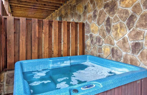 Gatlinburg - Pigeon Forge Cabin | Cozy Log Cabin w/Hot Tub & Game Room!