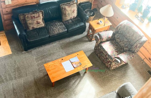 Honor Cabin | Cozy log home with lake access and near the Trading Post. Pet Friendly.