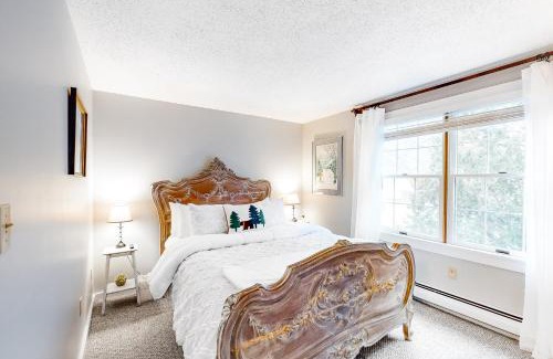 Ludlow Apartment | Cozy Ludlow Escape