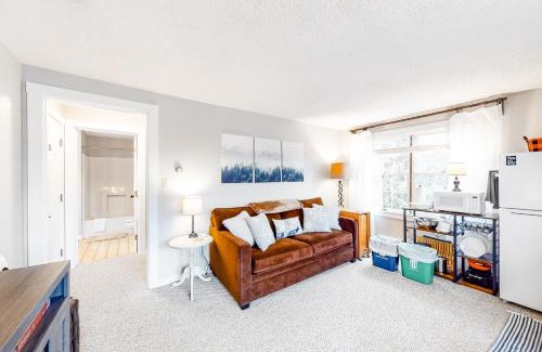 Ludlow Apartment | Cozy Ludlow Escape