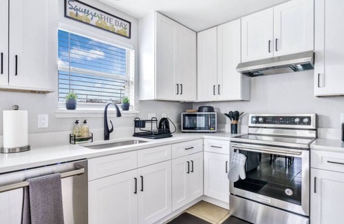 Irving House | Cozy, LUXE Home Near DFW Airport + Fire Pit