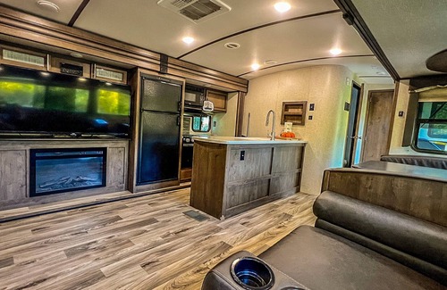 Mountain Rest House | Cozy Luxe RV: Your Foothills Haven on the Mountain