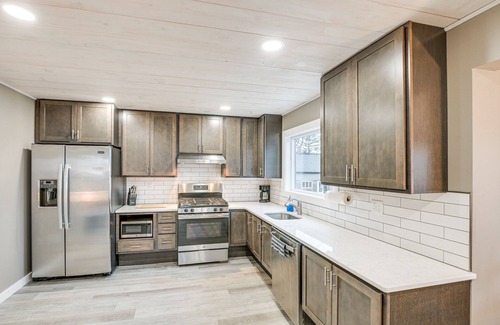Lubec Condo | Cozy Maine Getaway: Covered Deck, Walk to Beach!