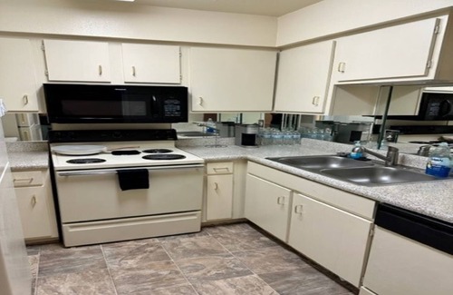 Houston Apartment | Cozy minimal stay! 5 minutes from Galleria and popular restaurants!