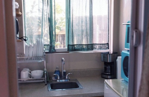 Mira Mesa Apartment | Cozy Mira Mesa Guest Unit w Private Entrance, Kitchenette & Bath