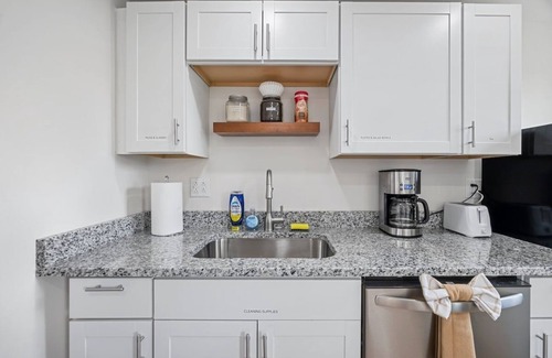 Natrona Heights Apartment | Cozy&Modern 1 Bdr Apt Natrona