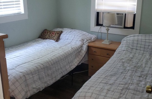 Mount Pleasant House | Cozy, modern 2 bedroom, 2 bath cottage