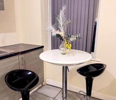 Preston House | Cozy modern 2 bedroom apartment with comfortable lounge
