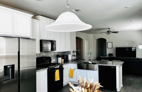 Katy House | Cozy Modern 4B3.5B Home@Katy