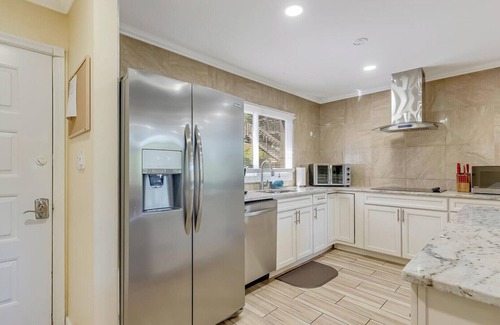 Tannersville Ski Chalet | Cozy Modern Camelback House