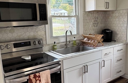 Jefferson Manor House | Cozy Modern Comfort Near Old Town Alexandria