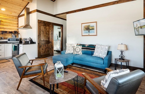 Pray Cabin | Cozy Modern Log Cabin - Stunning Views!