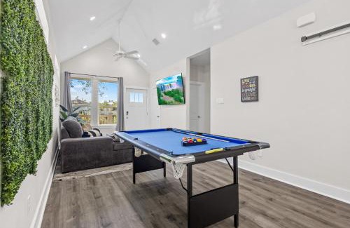 Northside House | Cozy Modern Oasis Mins From Downtown & Galleria