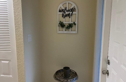 Land of the Presidents Apartment | Cozy Modern Private - Close to Beaches