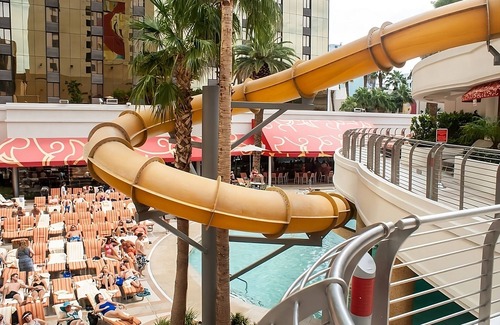 Las Vegas Hotel | Cozy & Modern Stay Near the Vegas Action – Pool Access