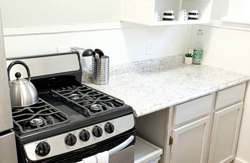 Lower Greenville Apartment | Cozy Modern Studio Flat
