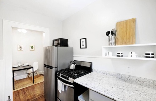 Lower Greenville Apartment | Cozy Modern Studio Flat