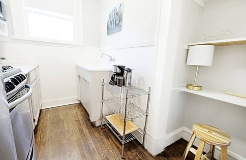 Lower Greenville Apartment | Cozy Modern Studio Flat