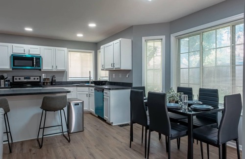 New Castle House | Cozy Modern Villa Sum