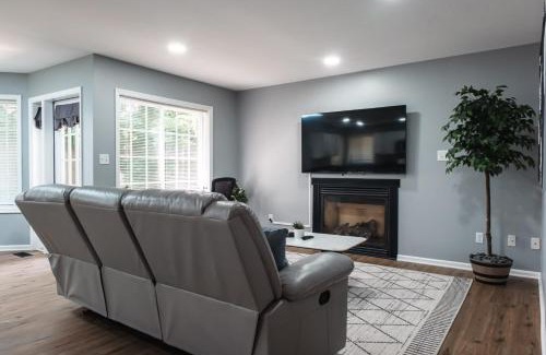 New Castle House | Cozy Modern Villa